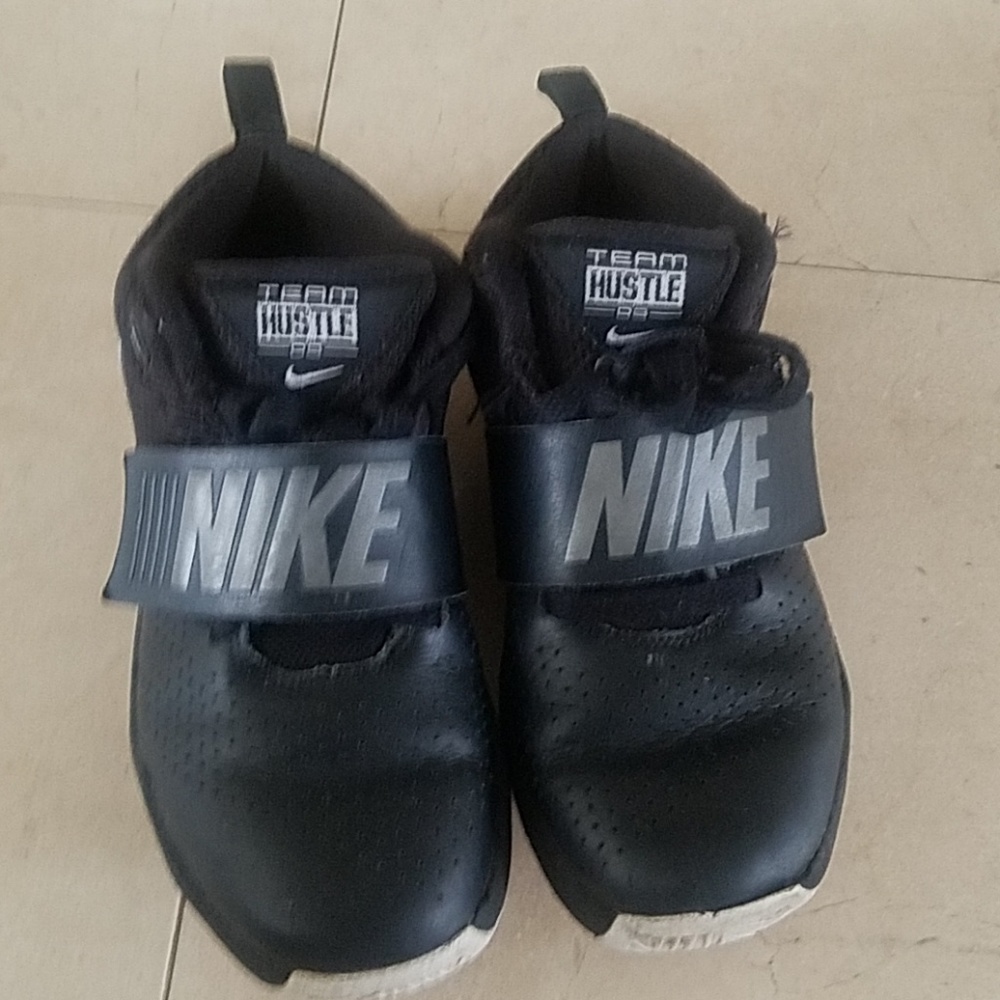 Nike shoes size 1 youth